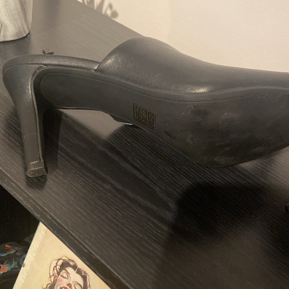 New DKNY slide sandals. Never worn. Size 10 M. - Picture 3 of 4